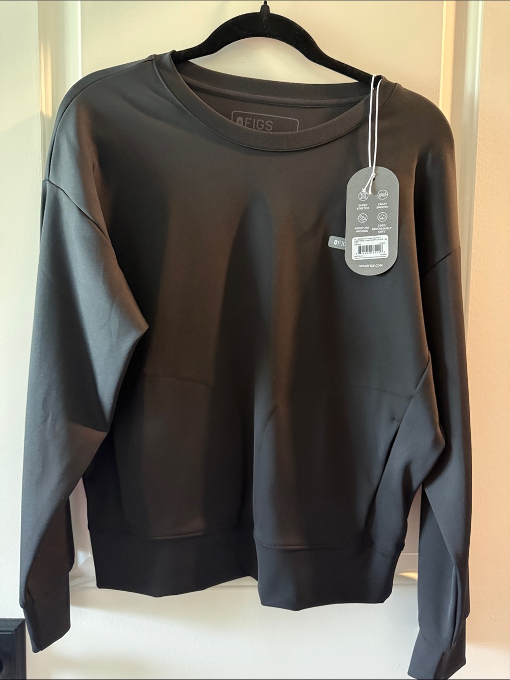 FIGS Women’s Crewneck  - Black
